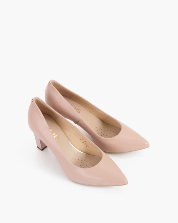 Pudrowe czółenka skórzane na słupku 6