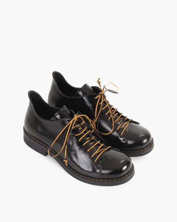 Czarne półbuty damskie lakierowane 5