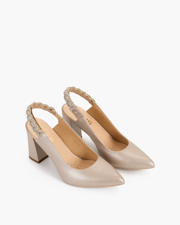 Beżowe sandały damskie skórzane na słupku 6