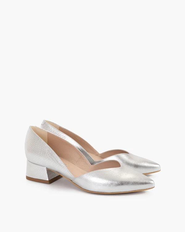 Srebrne czółenka zamszowe z wycięciem 2