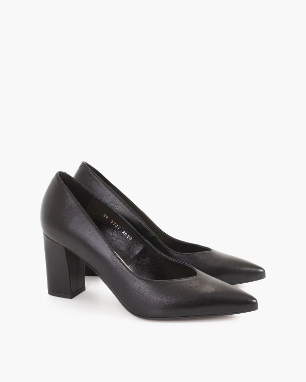 Czarne czółenka skórzane na słupku 2