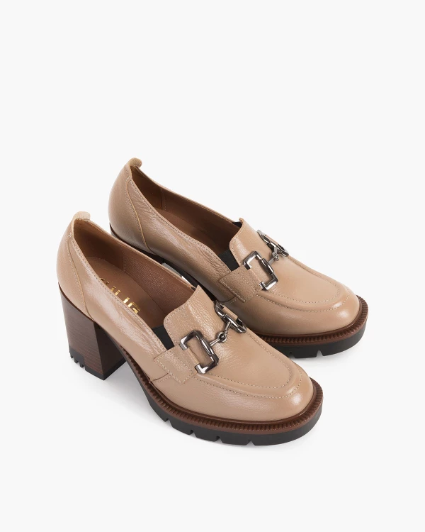 Beżowe mokasyny damskie skórzane na słupku 5