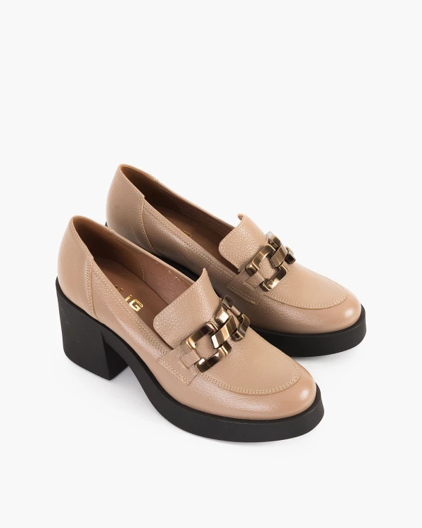 Beżowe mokasyny damskie skórzane na słupku 5