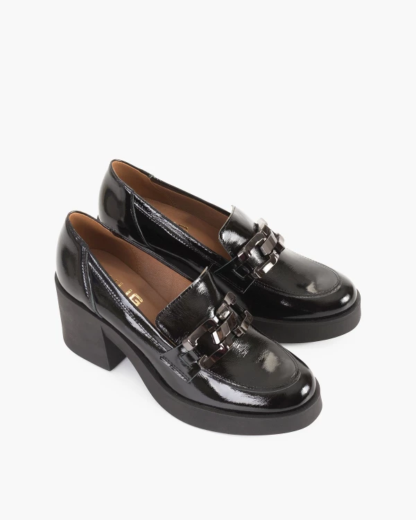 Czarne mokasyny damskie lakierowane na słupku 5