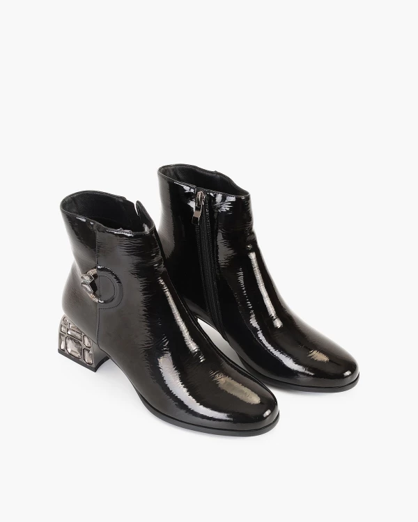 Czarne botki lakierowane na klocku 5