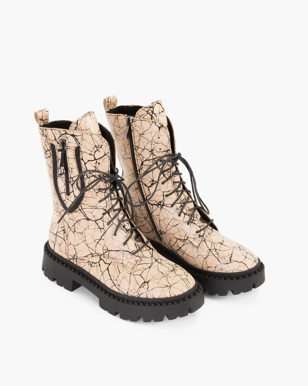 Beżowe trzewiki damskie nubukowe z motywem 5