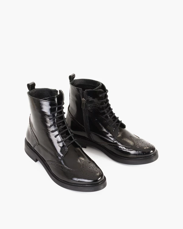 Czarne trzewiki damskie lakierowane 5