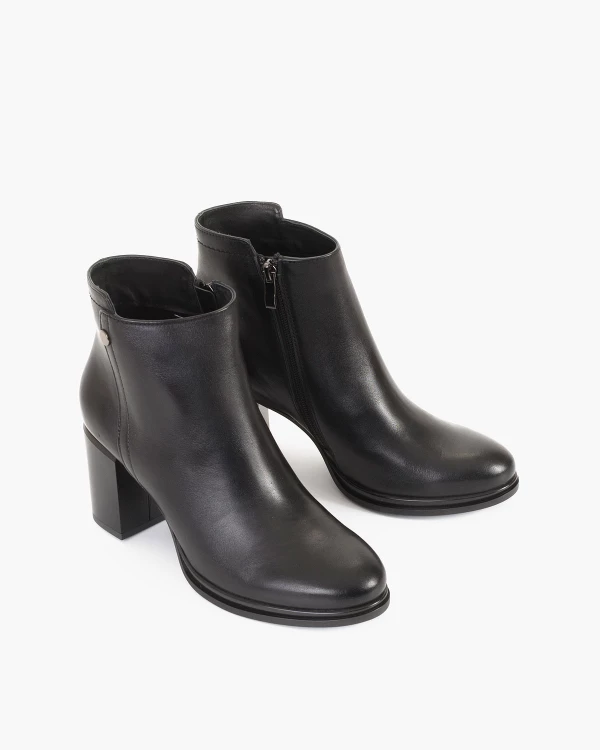 Czarne botki skórzane na słupku 5