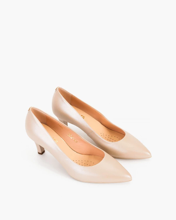 Pudrowe czółenka skórzane na szpilce 5