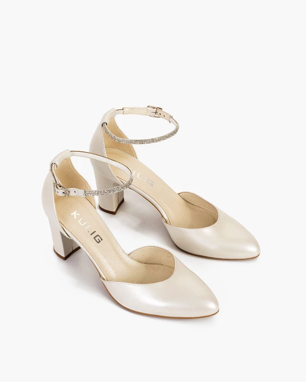 Perłowe sandały damskie skórzane na słupku 5