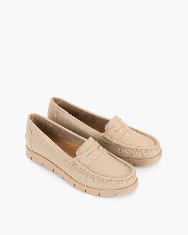 Beżowe mokasyny damskie ze skóry naturalnej 5