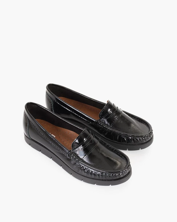 Czarne mokasyny damskie ze skóry lakierowanej 5