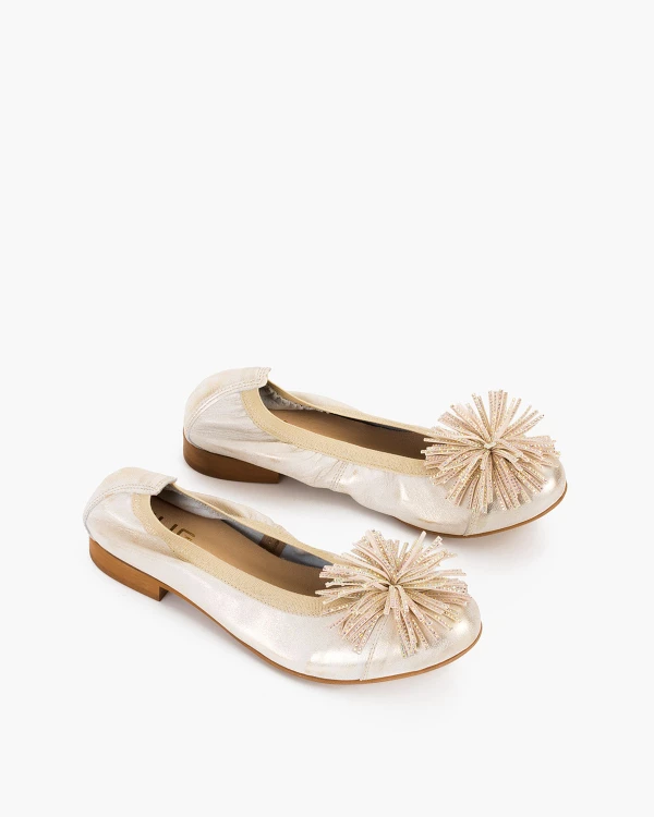 Złote baleriny skórzane z frędzlami 5