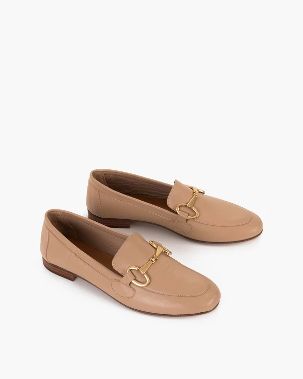 Ciemnobeżowe mokasyny damskie skórzane z klamrą 5