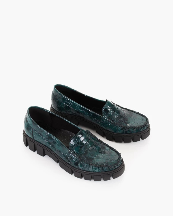 Ciemnozielone mokasyny damskie ze skóry lakierowanej 5