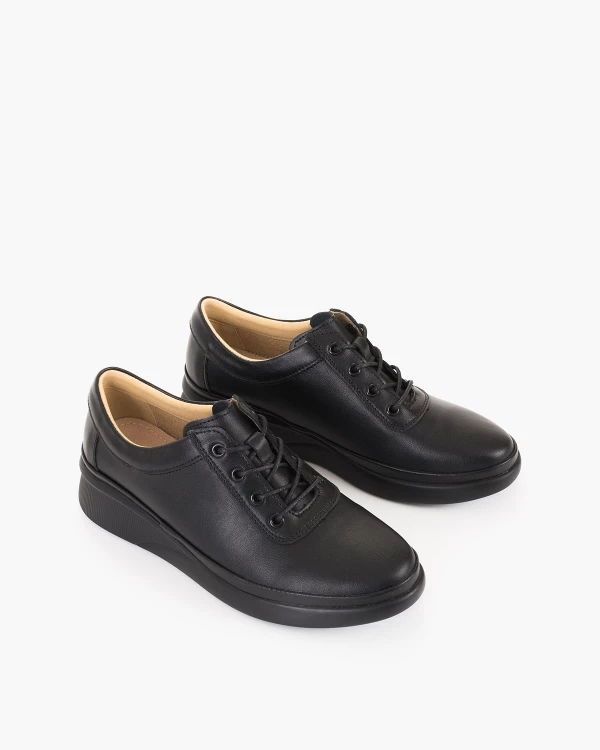 Czarne adidasy damskie ze skóry licowej 5