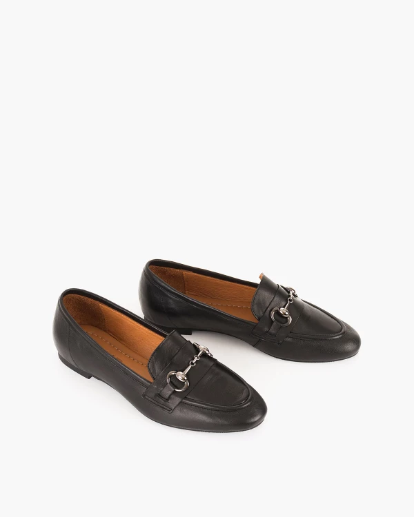 Czarne mokasyny damskie z naturalnej skóry licowej na niskim obcasie 5