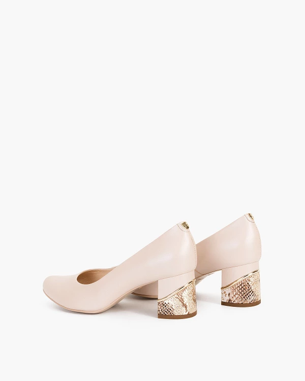 Beżowe czółenka skórzane na klocku 7