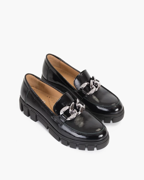 Czarne mokasyny damskie lakierowane z łańcuchem 7