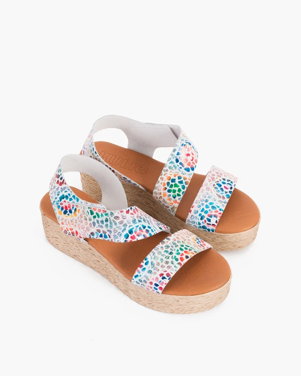 Wielokolorowe sandały damskie nubukowe z motywem 7