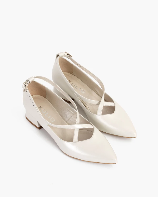 Perłowe czółenka skórzane na klocku 7