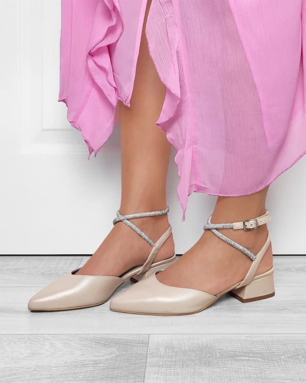 Beżowe sandały damskie skórzane na klocku 2