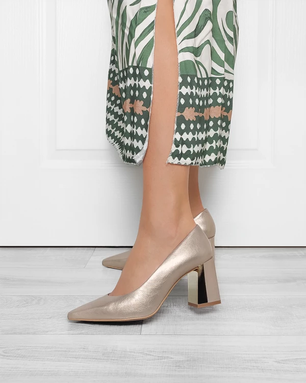 Złote czółenka skórzane na klocku 2