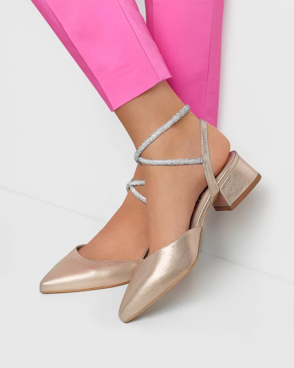 Złote sandały damskie skórzane na klocku 2