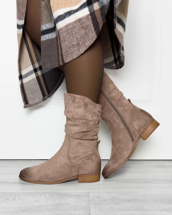 Beżowe botki damskie z eko-zamszu z wysoką cholewką