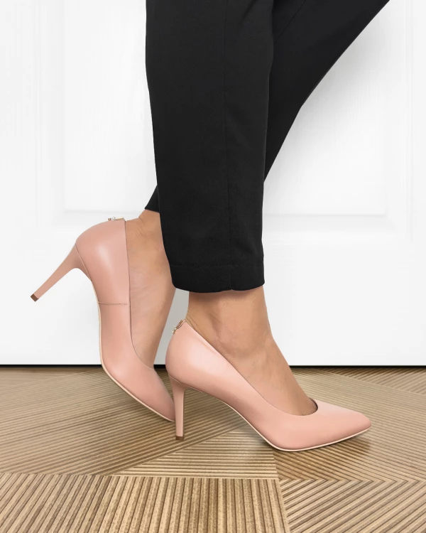 Beżowe czółenka damskie skórzane na szpilce