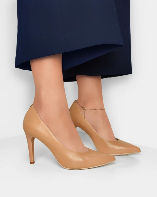 Beżowe czółenka damskie skórzane na szpilce