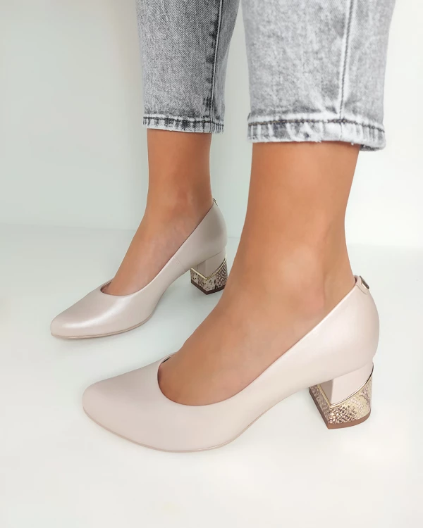 Beżowe czółenka skórzane na klocku 2