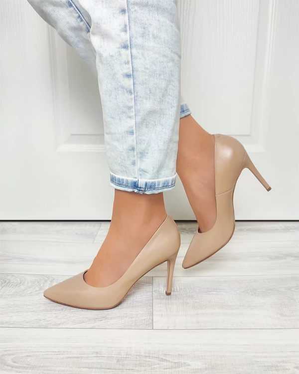 Beżowe czółenka skórzane na szpilce 2