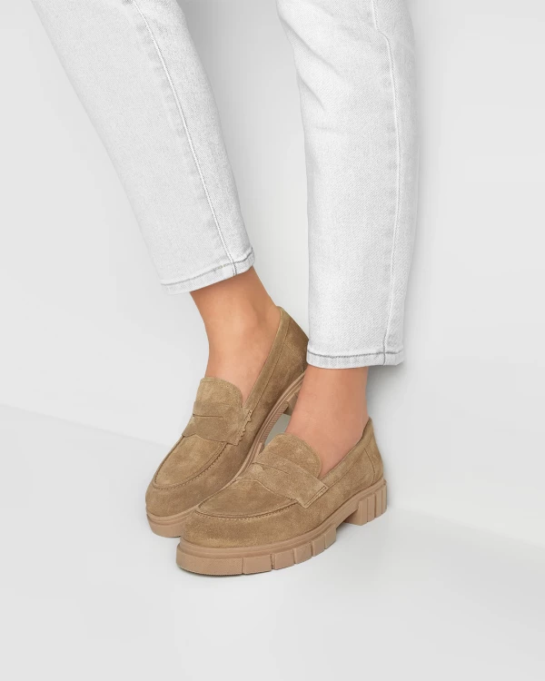 Beżowe mokasyny damskie welurowe