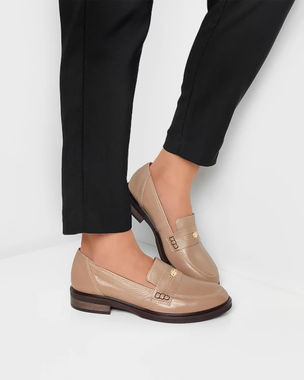 Beżowe mokasyny damskie ze skóry licowej