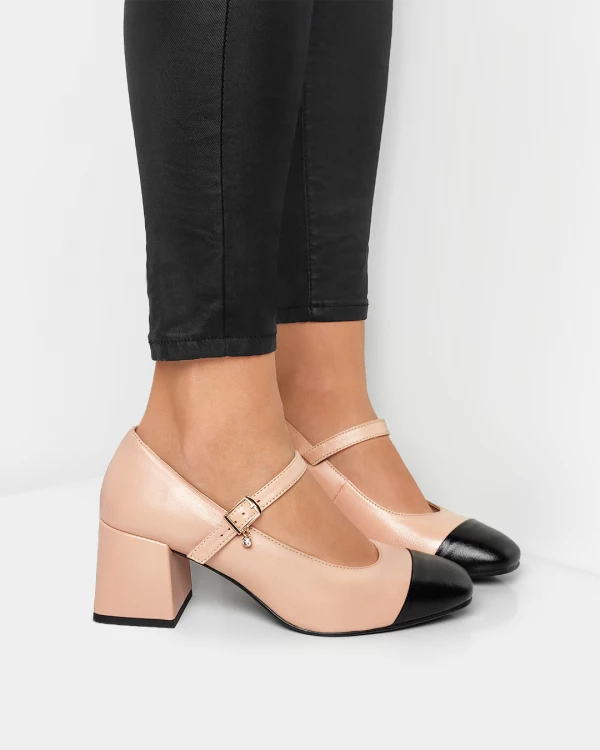 Beżowe półbuty damskie skórzane na obcasie