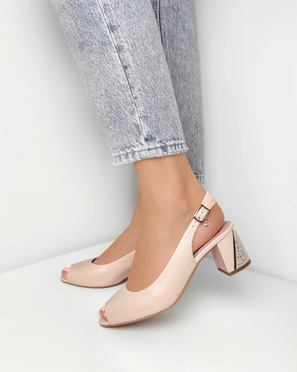 Beżowe sandały damskie skórzane na słupku