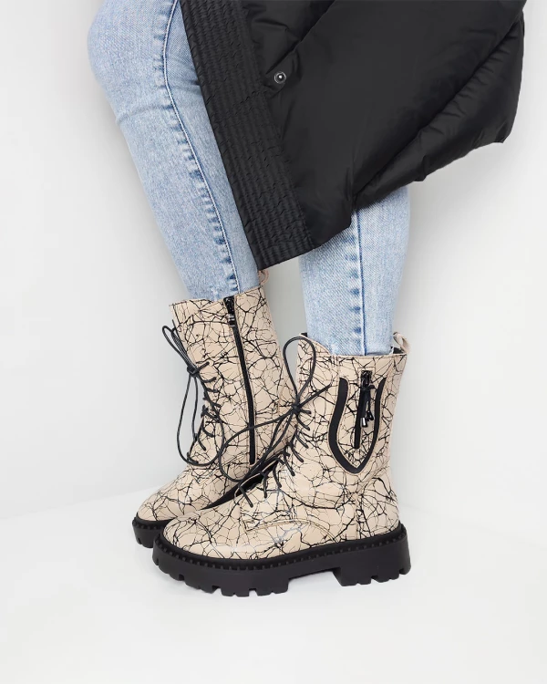 Beżowe trzewiki damskie nubukowe z motywem