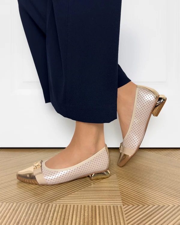 Beżowo-złote baleriny damskie ze skóry ekologicznej na klocku