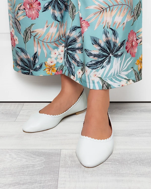 Białe baleriny damskie ze skóry naturalnej