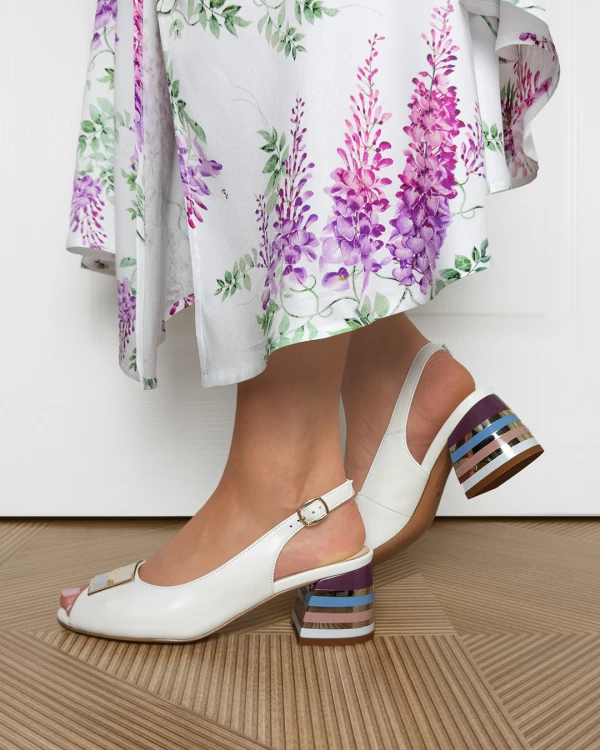 Białe sandały z naturalnej skóry licowej na klocku