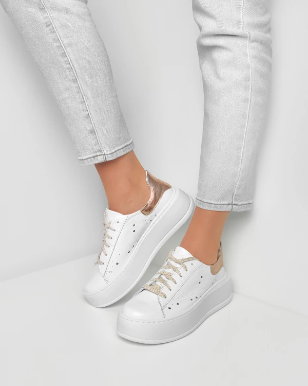 Białe trampki damskie skórzane ze złotymi wstawkami