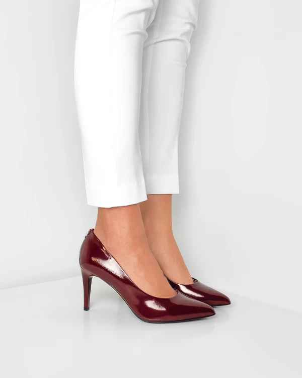 Bordowe czółenka lakierowane na szpilce