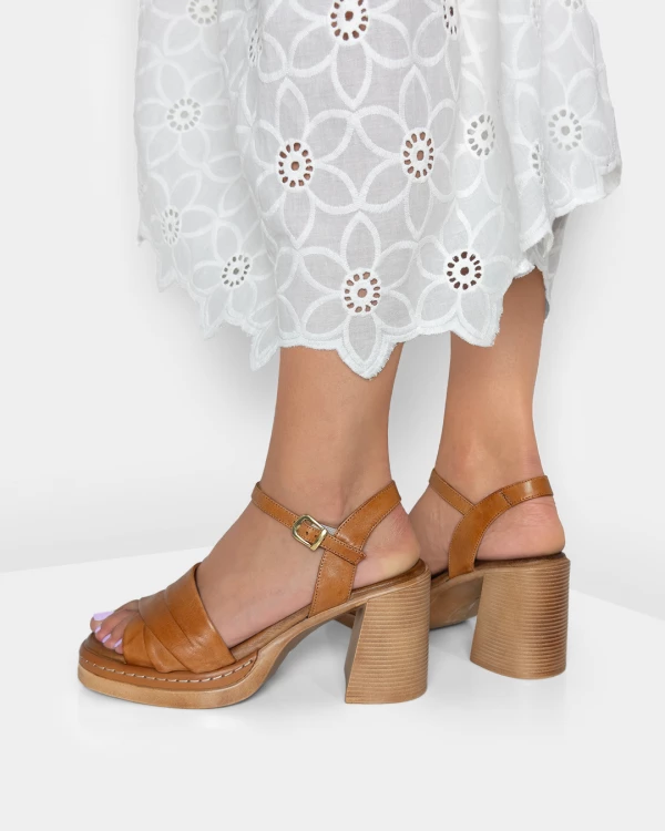 Brązowe sandały damskie skórzane na wysokim obcasie