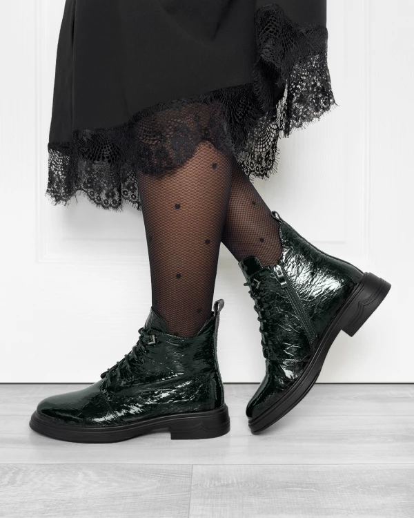 Ciemnozielone trzewiki damskie ze skóry lakierowanej