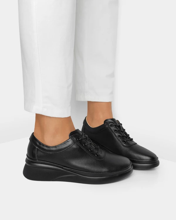 Czarne adidasy damskie ze skóry licowej