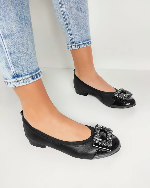 Czarne baleriny skórzane z kamieniami