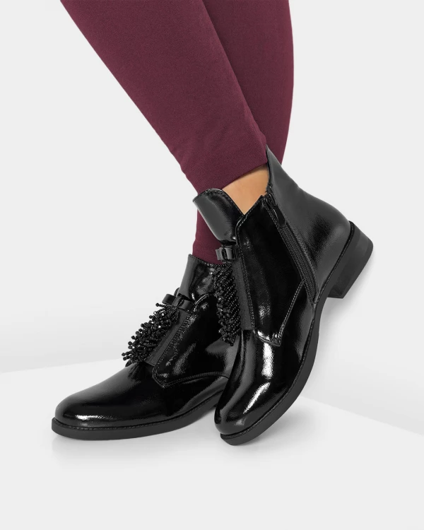 Czarne botki ze skóry ekologicznej z frędzlami