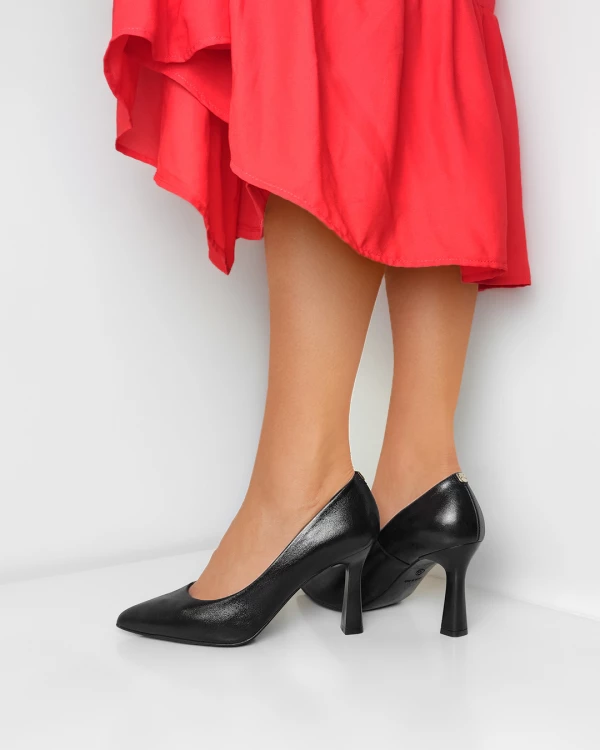 Czarne czółenka nubukowe na szpilce