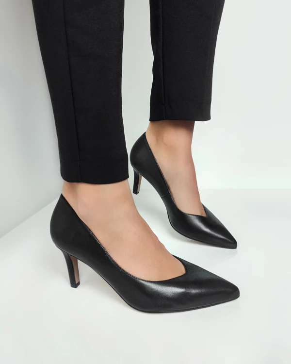 Czarne czółenka skórzane na szpilce
